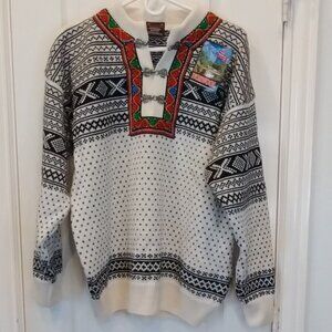 Norwool of Norway 100% Wool Embroidered Sweater Size M NWT